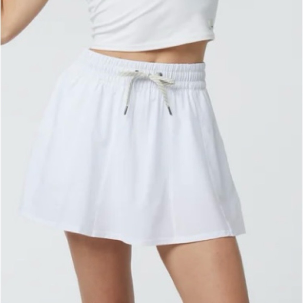 NWT Vuori White Women's Clementine Skirt Skort size medium M